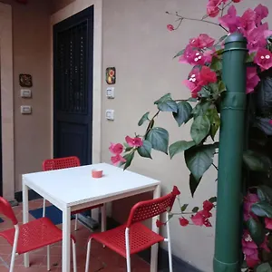apartment-melograno5.taorminaitalyhotels.com/
