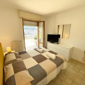 Appartamento Parcheggio Gratis - Giardino - Mare 900 Mt - Wifi, Loano